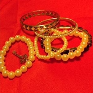 Set of bracelets